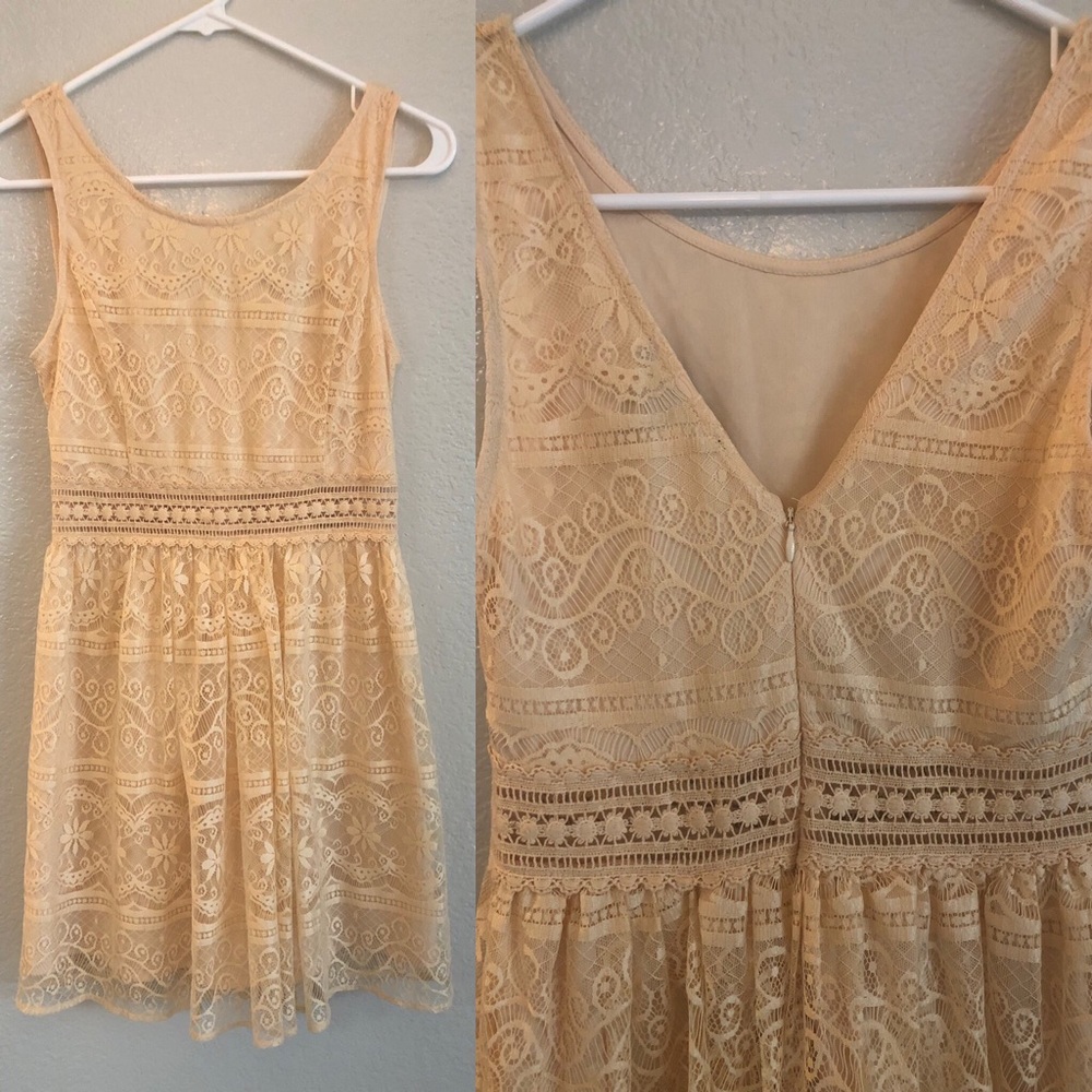 FOREVER 21 LACE DRESS - SOFT PEACH - SIZE SMALL
